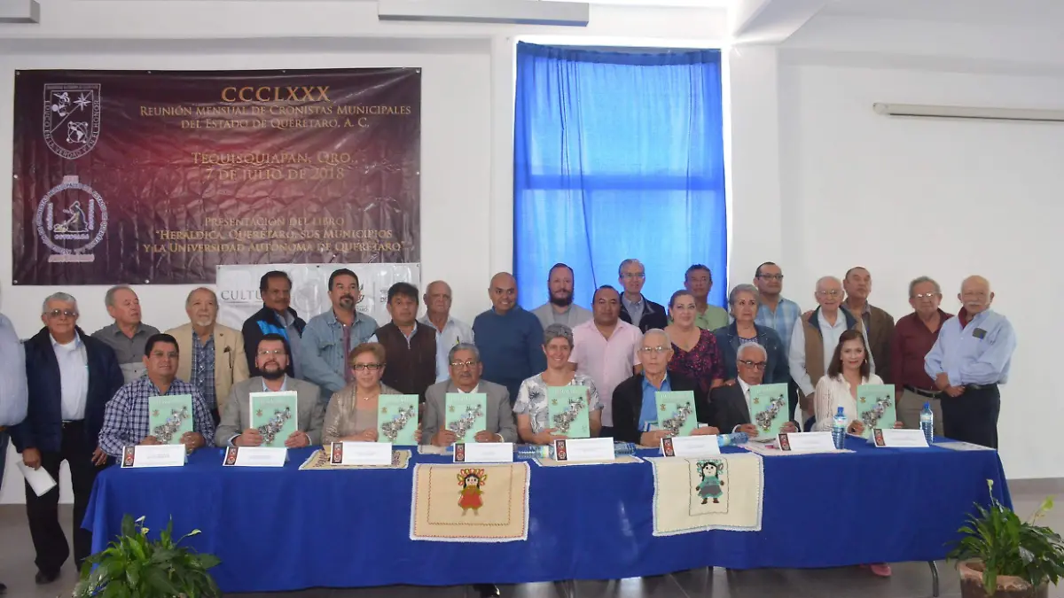 A la presentación del libro  “Heráldica de Querétaro, sus municipios y la UAQ” acudieron los cronistas del estado.